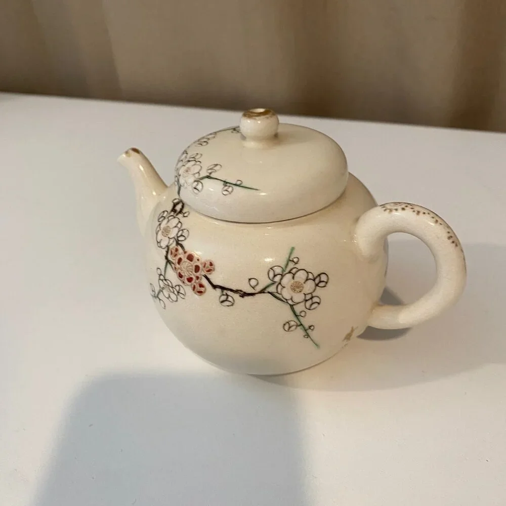19th Century Satsuma Japanese Teapot Floral‎ Hand Painted Porcelain